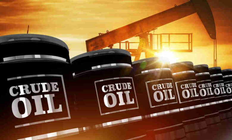 Crude,oil,trading,concept,with,black,crude,oil,barrels,and